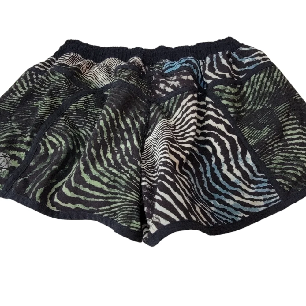 Lululemon's woman's size 8 with side pocket and 2 way stretch.